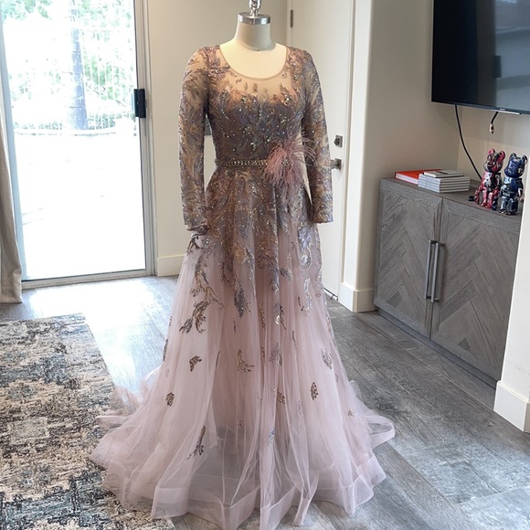 Pastel color embellished gown - Picture 4 of 17